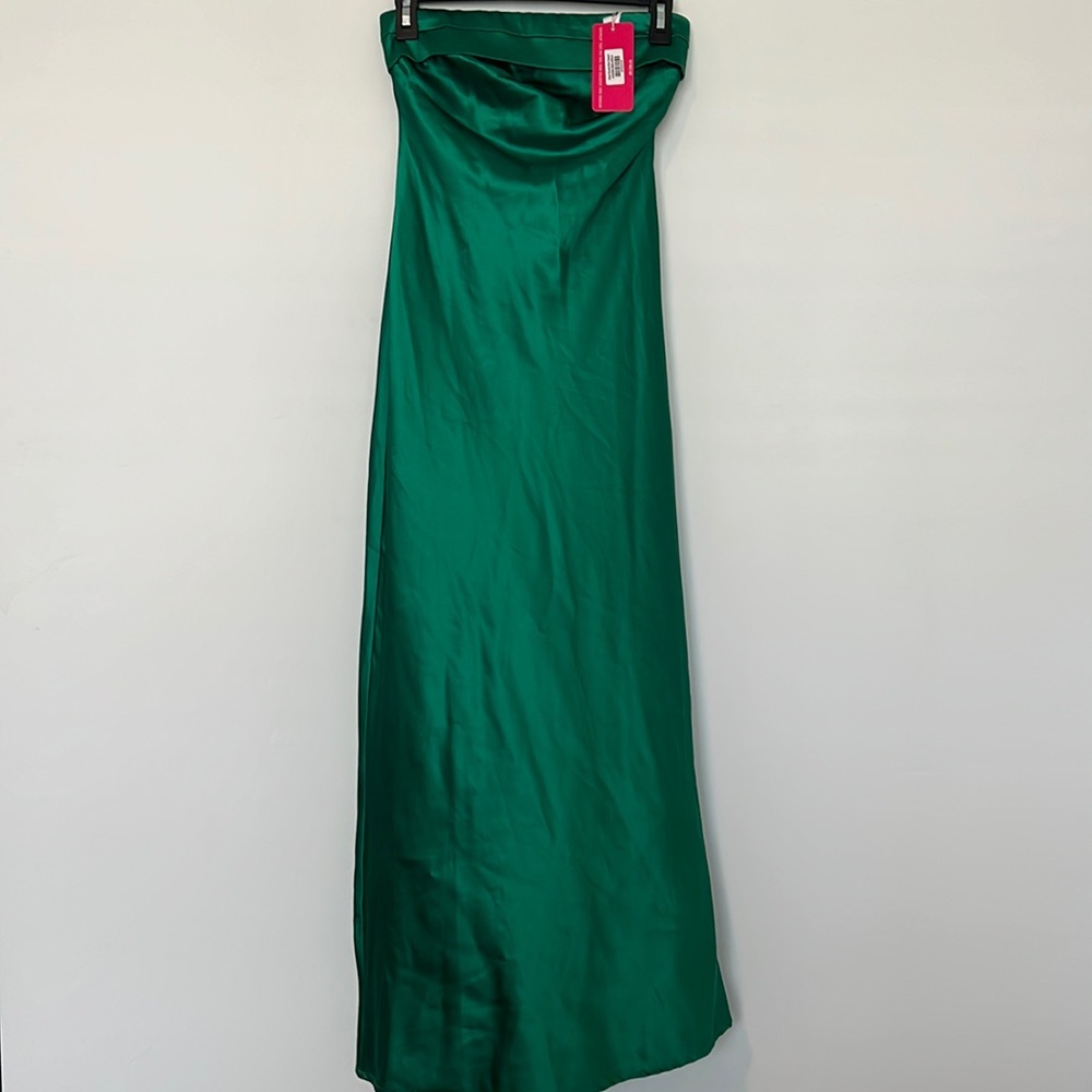 Brand new with tags. Beginning boutique satin/silk dress size 8